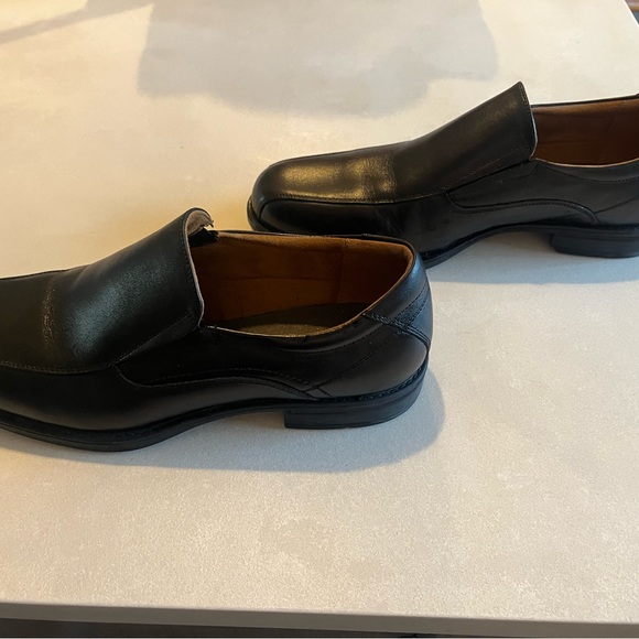 Florsheim Comfortech Black Slip-on Loafers - Picture 2 of 3